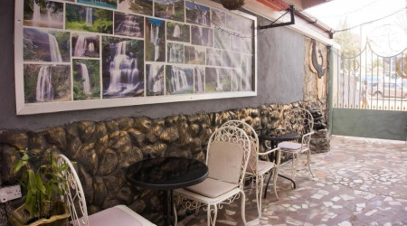 Jesiwa B's Little Palace