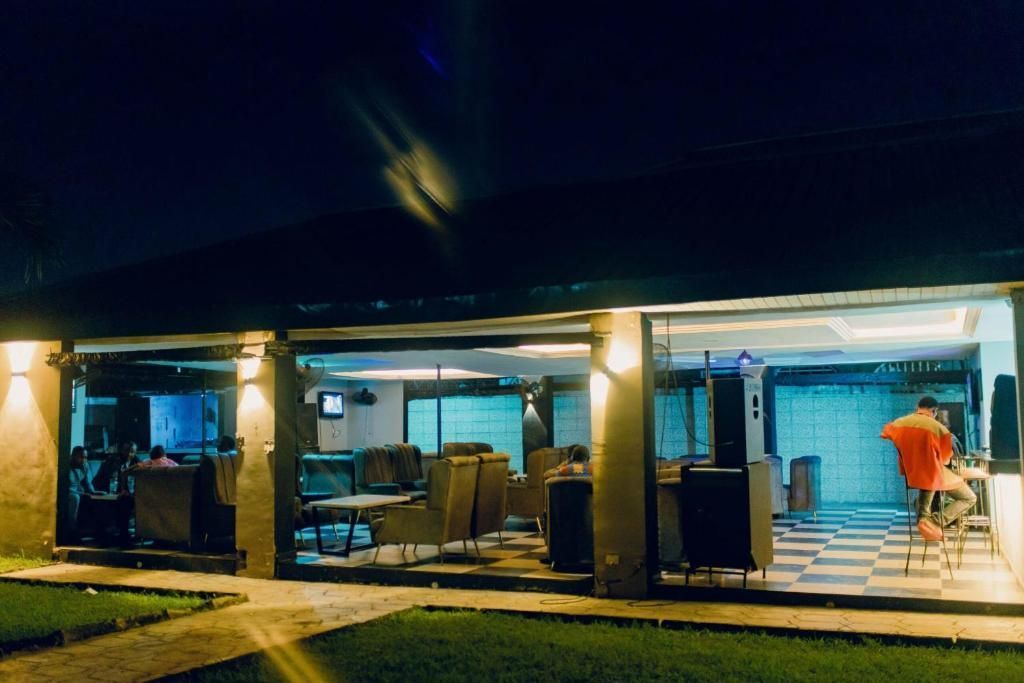 Ovic Hotel