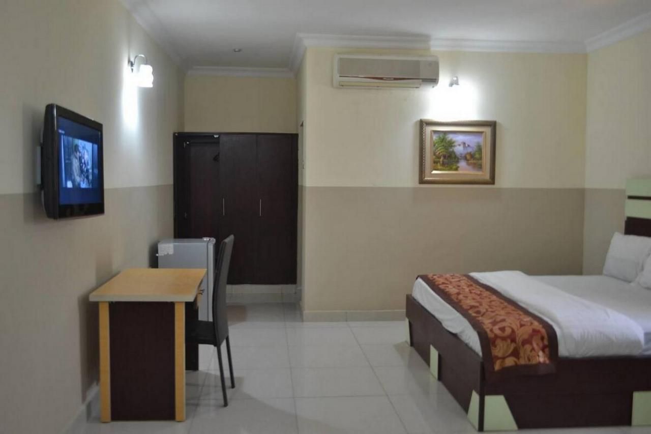 Joy House Hotel And Suites