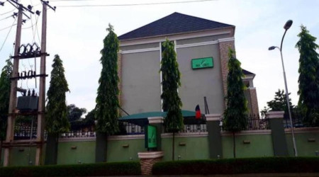 Nue-Crest Hotels & Suites