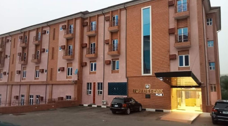 Hard Break Hotel & Suites