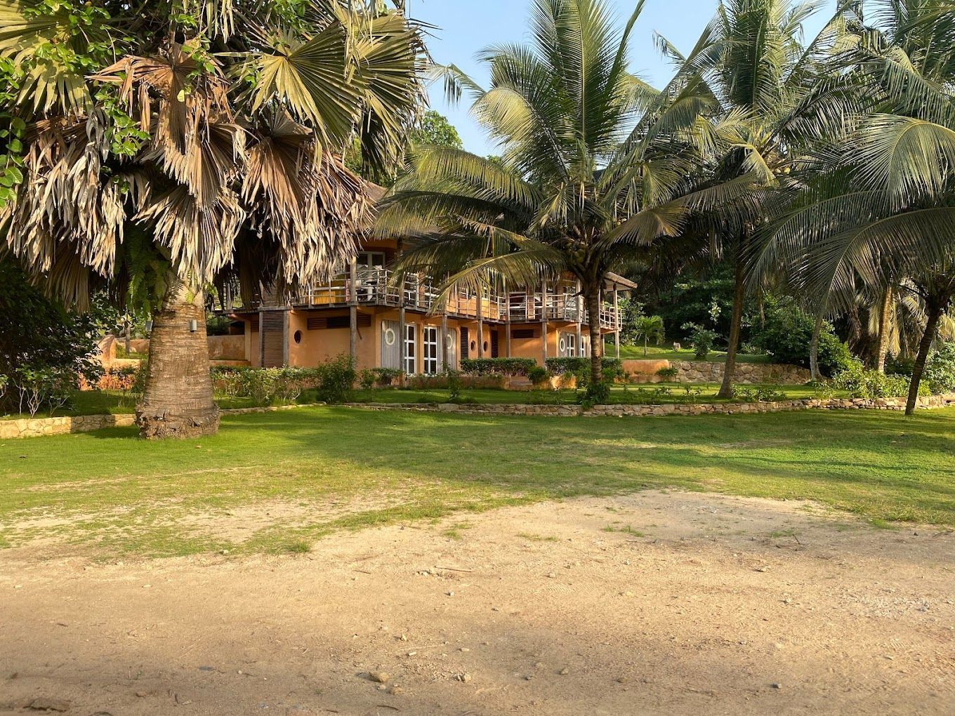 Lou Moon Resort 