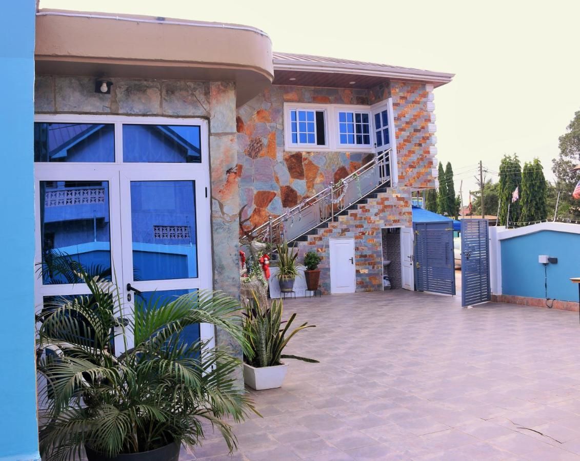 LADY M GUEST HOUSE 