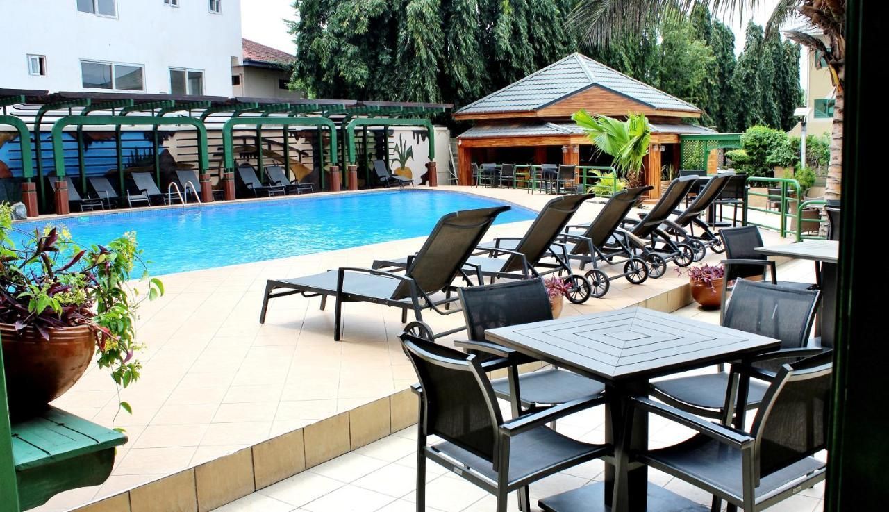 Alisa Hotel Tema